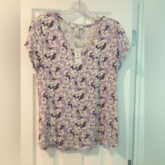 WHBM V-Neck Foundation Tee… Brand new with tags! - Picture 3 of 4